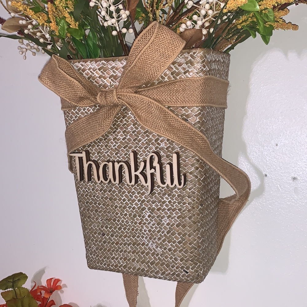 Thankful hanging arrangement